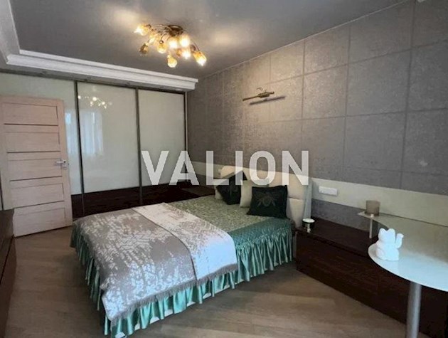 Продам 3-комнатную квартиру на ул. Просвещения 14а