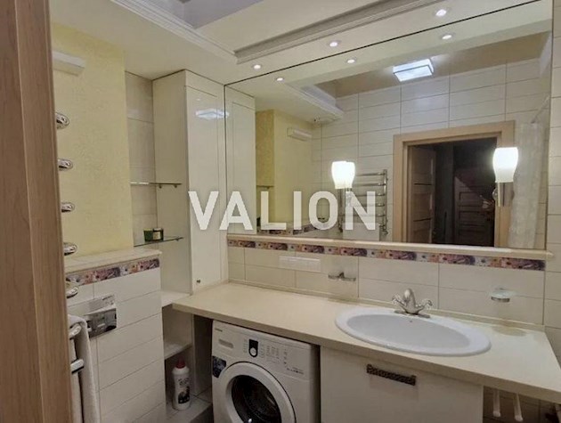 Продам 3-комнатную квартиру на ул. Просвещения 14а