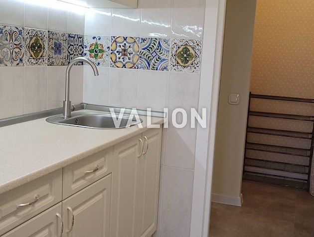 Продажа 2 комн квартиры возле станции метро Печерская, бул. Леси Украинки 28а.