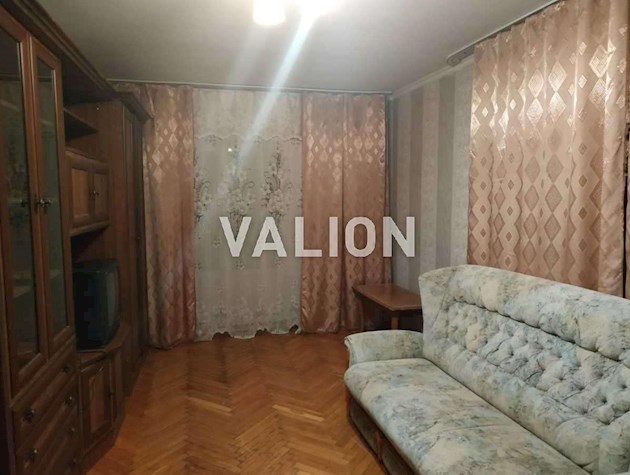 Продаж 3-к квартири вул. Зодчих 78