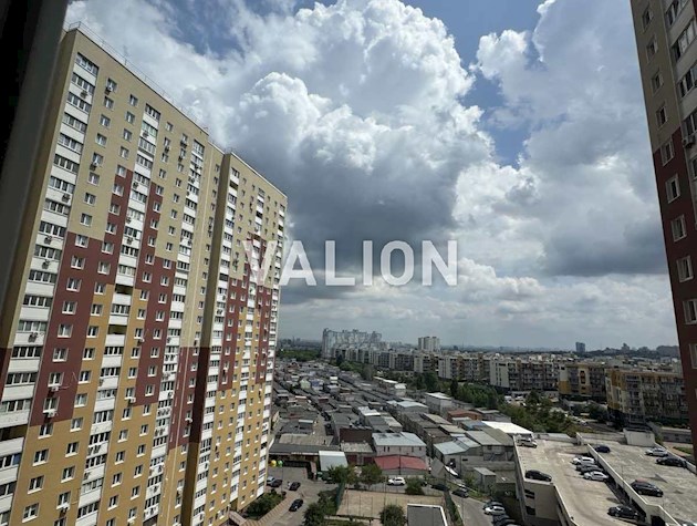 Продажа 3-комнатной квартиры с ремонтом ЖК Кристер Град