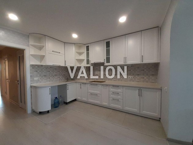 Продажа 3-комнатной квартиры с ремонтом ЖК Кристер Град