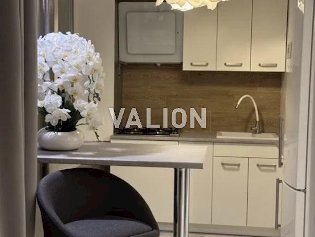 Продается 1 кім.квартира-студія пр-т. Берестейский, 7б