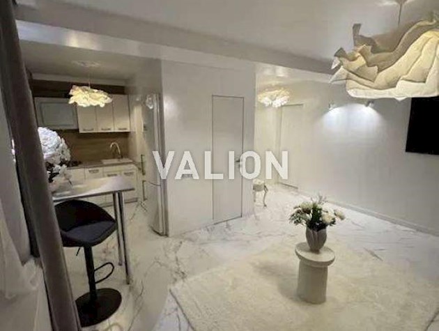 Продается 1 кім.квартира-студія пр-т. Берестейский, 7б