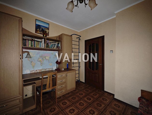 Продам трехкомнатную квартиру, Южная Борщаговка, проспект Академика Королева 8.