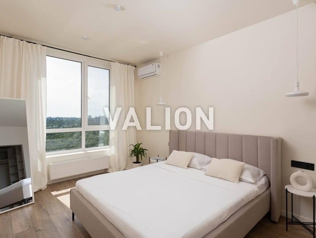 Продажа просторной 2-комн. квартиры в ЖК Медовый, ул. Кадетский Гай, 10 . Соломенский р-н