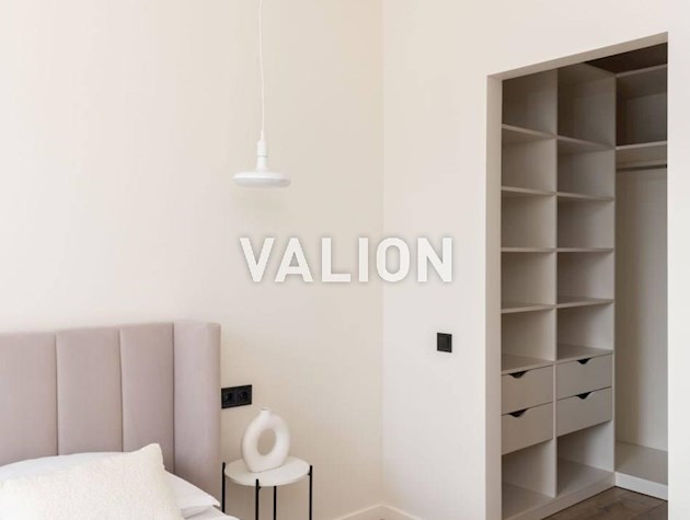 Продажа просторной 2-комн. квартиры в ЖК Медовый, ул. Кадетский Гай, 10 . Соломенский р-н