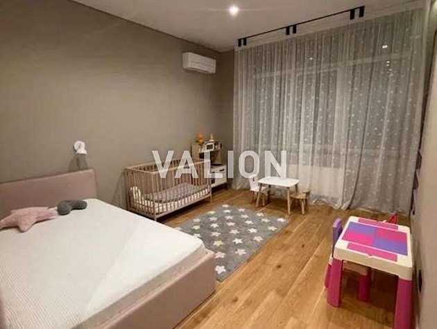 Продаж 4-к квартири Дніпровська набережна 14