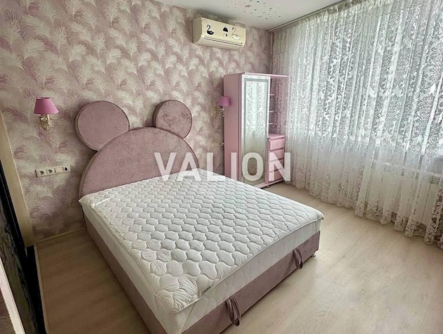 Продается 1-комнатная квартира с авторским ремонтом улица Анны Ахматовой, 30 возле метро Позняки