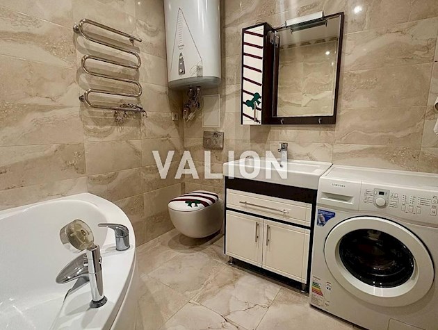 Продается 1-комнатная квартира с авторским ремонтом улица Анны Ахматовой, 30 возле метро Позняки