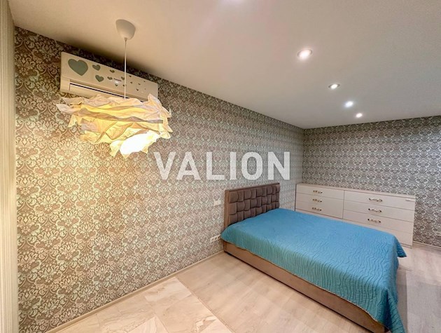 Продается 1-комнатная квартира с авторским ремонтом улица Анны Ахматовой, 30 возле метро Позняки