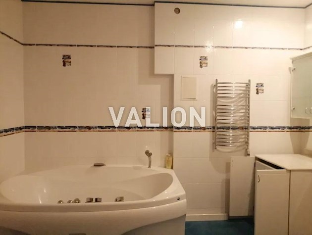 Продаж 4-к квартири вул. Старонаводницька 13