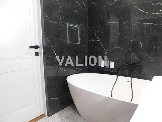 Продаж 1-к квартири вул. Князя Романа Мстиславича 28а