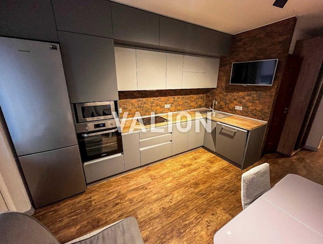 Продажа: 2 к.кв. с хорошим ремонтом ЖК Патриотика метро Осокорки, Позняки, Дарницкий район.