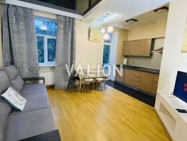 Продаж 3-к квартири вул. Басейна 17