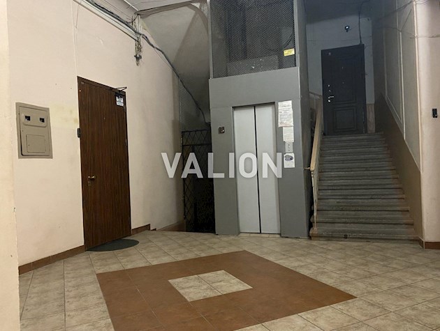 Продається атмосферна 2-кімнатна квартира у самому серці Києва — вул. Костьольна, 7, Шевченківський район, правий берег.