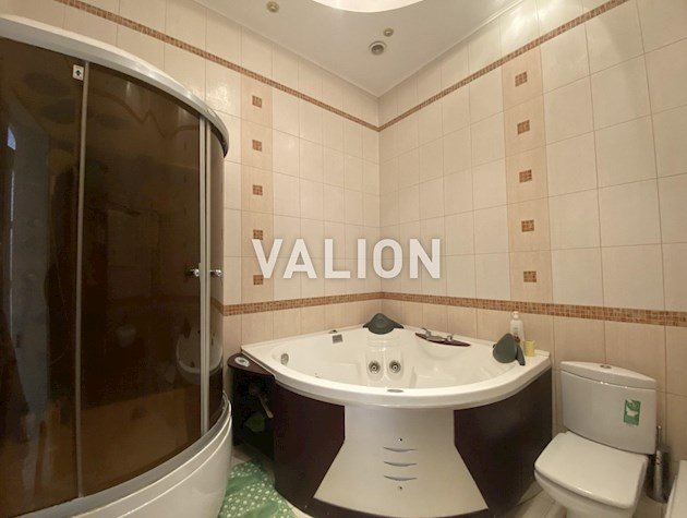 Продається атмосферна 2-кімнатна квартира у самому серці Києва — вул. Костьольна, 7, Шевченківський район, правий берег.