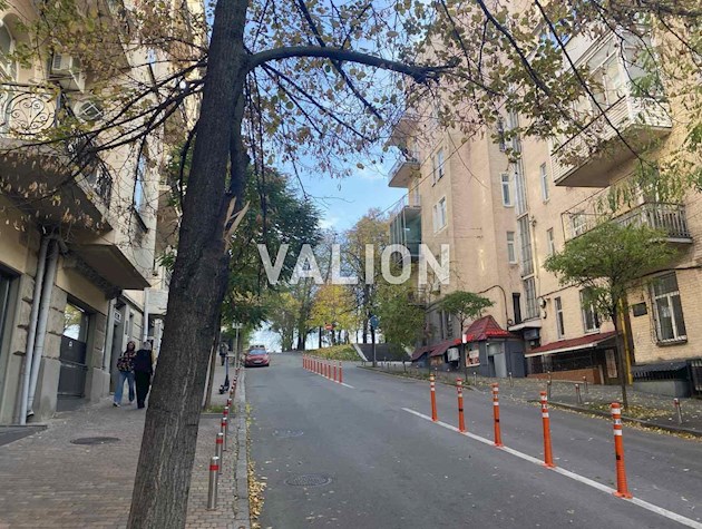 Продається атмосферна 2-кімнатна квартира у самому серці Києва — вул. Костьольна, 7, Шевченківський район, правий берег.