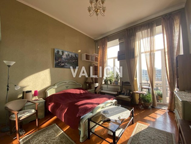 Продається атмосферна 2-кімнатна квартира у самому серці Києва — вул. Костьольна, 7, Шевченківський район, правий берег.