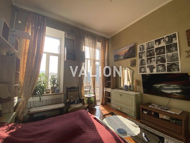 Продається атмосферна 2-кімнатна квартира у самому серці Києва — вул. Костьольна, 7, Шевченківський район, правий берег.