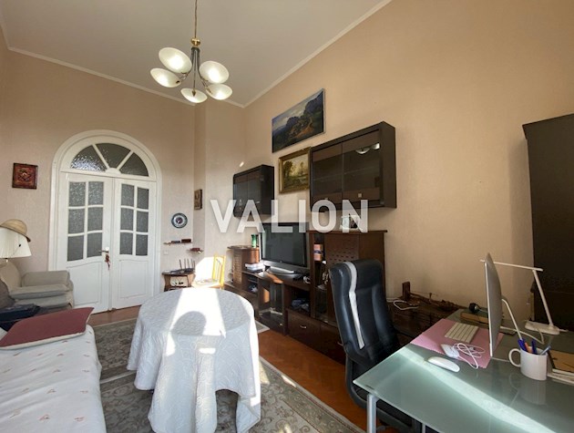 Продається атмосферна 2-кімнатна квартира у самому серці Києва — вул. Костьольна, 7, Шевченківський район, правий берег.