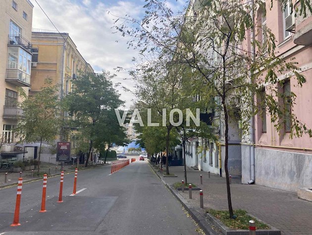 Продається атмосферна 2-кімнатна квартира у самому серці Києва — вул. Костьольна, 7, Шевченківський район, правий берег.