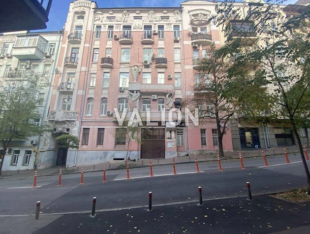 Продається атмосферна 2-кімнатна квартира у самому серці Києва — вул. Костьольна, 7, Шевченківський район, правий берег.