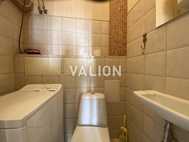 Продається атмосферна 2-кімнатна квартира у самому серці Києва — вул. Костьольна, 7, Шевченківський район, правий берег.