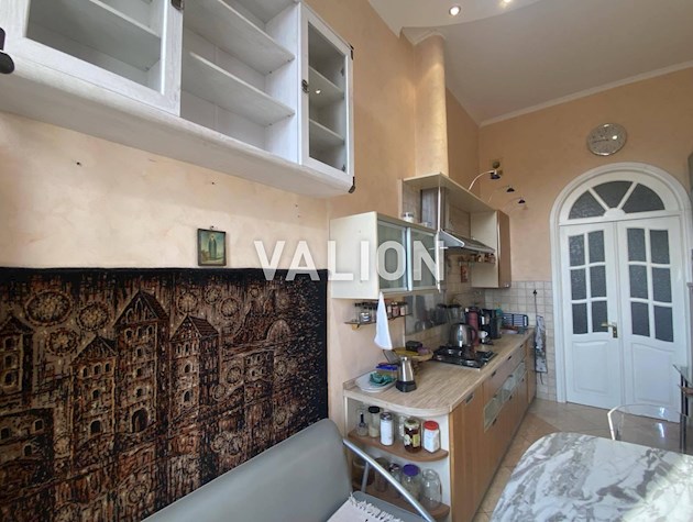 Продається атмосферна 2-кімнатна квартира у самому серці Києва — вул. Костьольна, 7, Шевченківський район, правий берег.