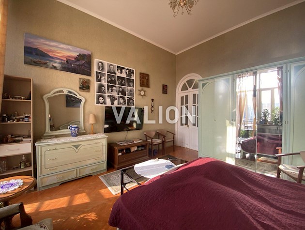 Продається атмосферна 2-кімнатна квартира у самому серці Києва — вул. Костьольна, 7, Шевченківський район, правий берег.