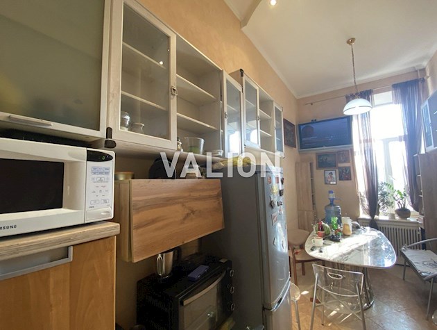 Продається атмосферна 2-кімнатна квартира у самому серці Києва — вул. Костьольна, 7, Шевченківський район, правий берег.