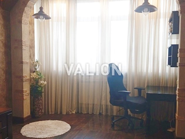 Продам 1к квартиру, Центр Киева, авторский ремонт, ул. Дмитриевская 80