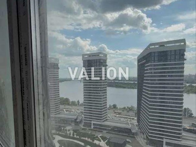 Продаж 2-к квартири вул. Причальна 12