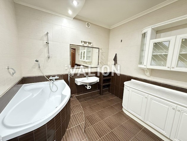 Продаж квартири вул. Коновальця 32г