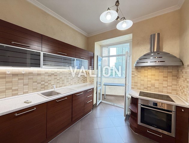 Продаж квартири вул. Коновальця 32г