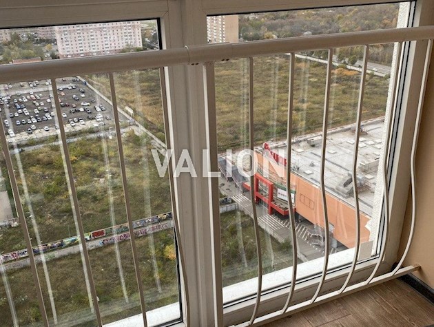 Драгоманова 2-б з дизайнерським ремонтом і меблями