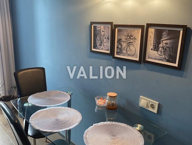 Драгоманова 2-б з дизайнерським ремонтом і меблями