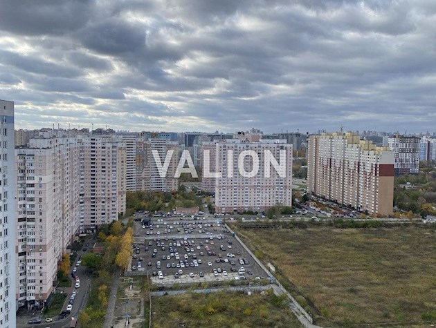 Драгоманова 2-б з дизайнерським ремонтом і меблями