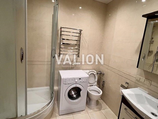 Продажа 2-комнатной квартиры по улице Драгоманова 40з, метро Позняки