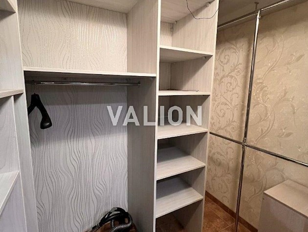 Продажа 2-комнатной квартиры по улице Драгоманова 40з, метро Позняки