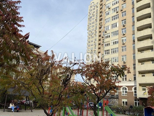 Продажа 2-комнатной квартиры по улице Драгоманова 40з, метро Позняки