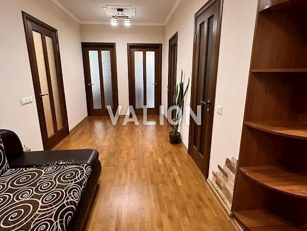 Продажа 2-комнатной квартиры по улице Драгоманова 40з, метро Позняки