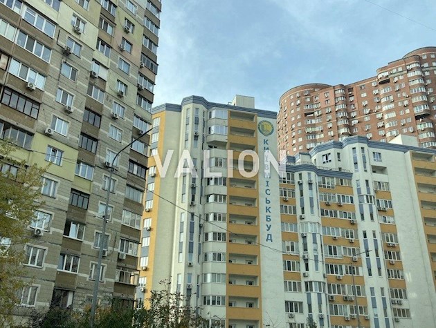Продажа 2-комнатной квартиры по улице Драгоманова 40з, метро Позняки