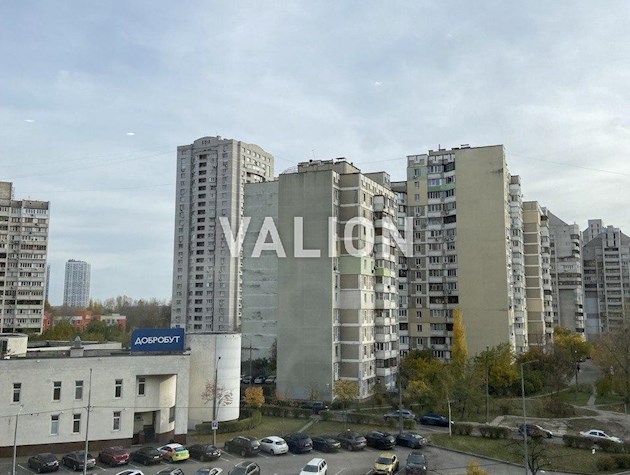 Продажа 2-комнатной квартиры по улице Драгоманова 40з, метро Позняки