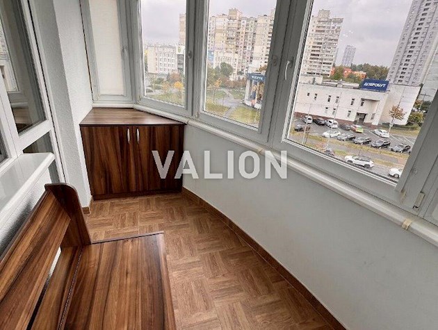 Продажа 2-комнатной квартиры по улице Драгоманова 40з, метро Позняки