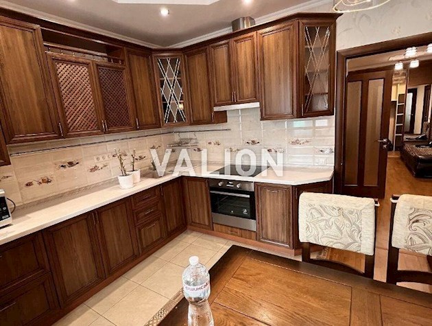 Продажа 2-комнатной квартиры по улице Драгоманова 40з, метро Позняки