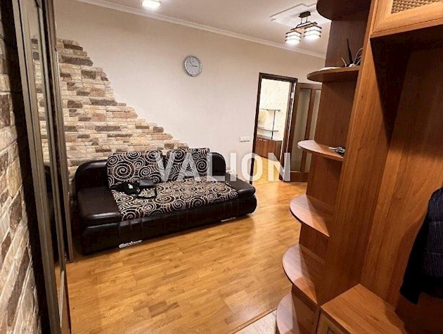 Продажа 2-комнатной квартиры по улице Драгоманова 40з, метро Позняки