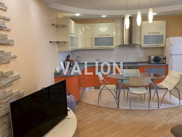 Продаж 2-к квартири вул. Срібнокільська 22