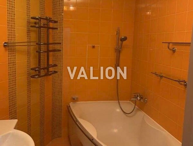 Продаж 2-к квартири вул. Срібнокільська 22