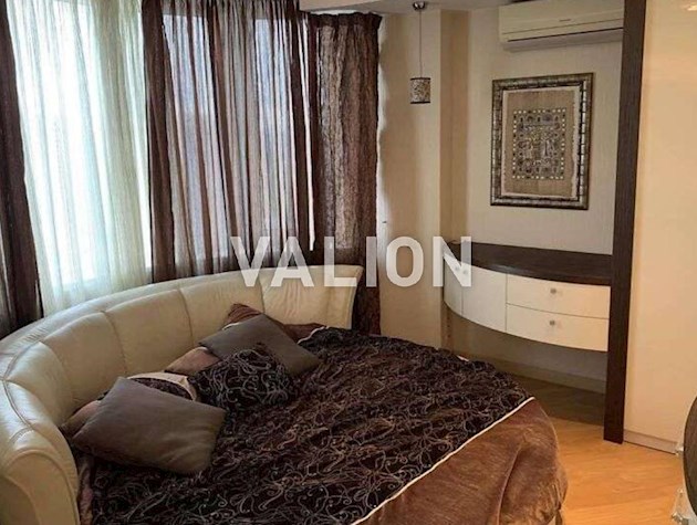 Продаж 2-к квартири вул. Срібнокільська 22